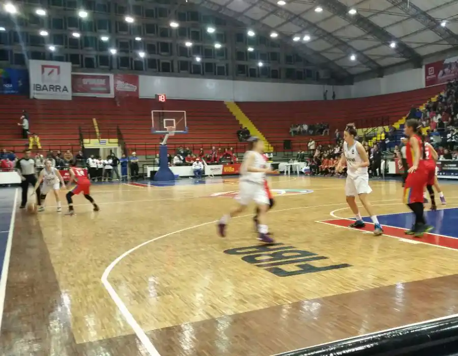 Argentina pasó como líder de zona