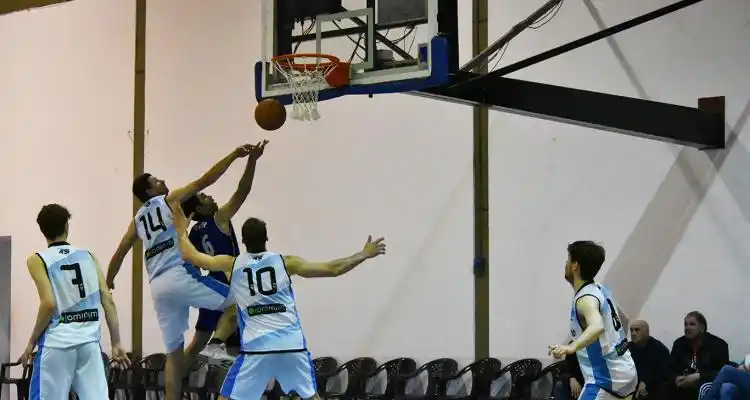 Náutico inició el Clausura con derrota