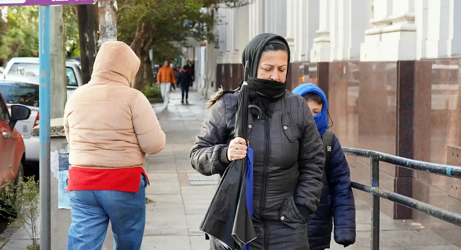 Viento y lloviznas en un día con “sabor a invierno”