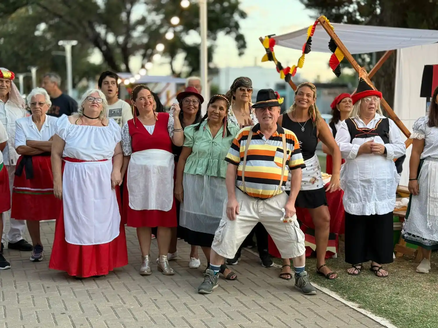 Los adultos mayores disfrutan de las distintas actividades de verano.
