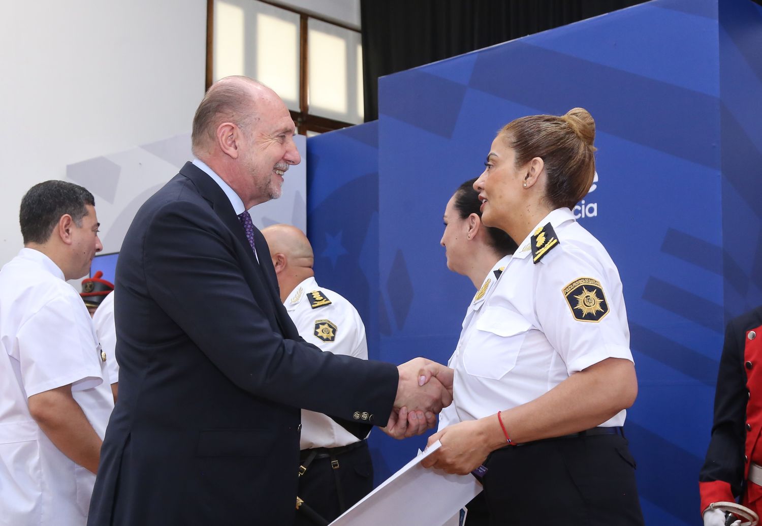 El gobernador encabezó la ceremonia de reconocimiento.