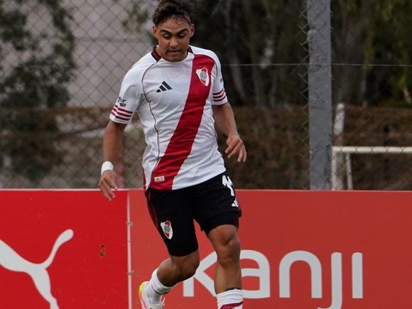 Alex Woiski sufrió una lesión durante su proceso de adaptación al fútbol argentino