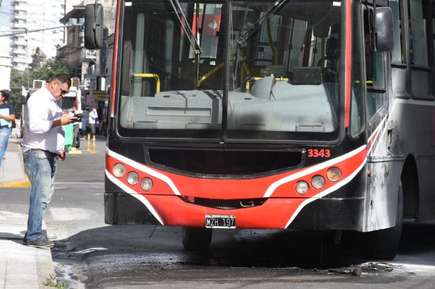 Se incendió un colectivo en pleno microcentro de la ciudad de Santa Fe