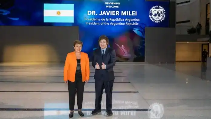 Javier Milei junto a Kristalina Georgieva, presidenta del Fondo Monetario Internacional. - X -