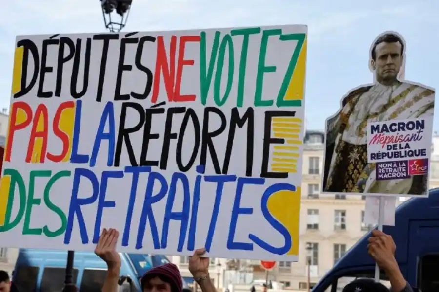 Protestas en Francia:  quieren elevar la edad del retiro de 62 a 64 años