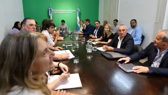 El Gobierno recibió a los gremios docentes: la paritaria pasó a cuarto intermedio