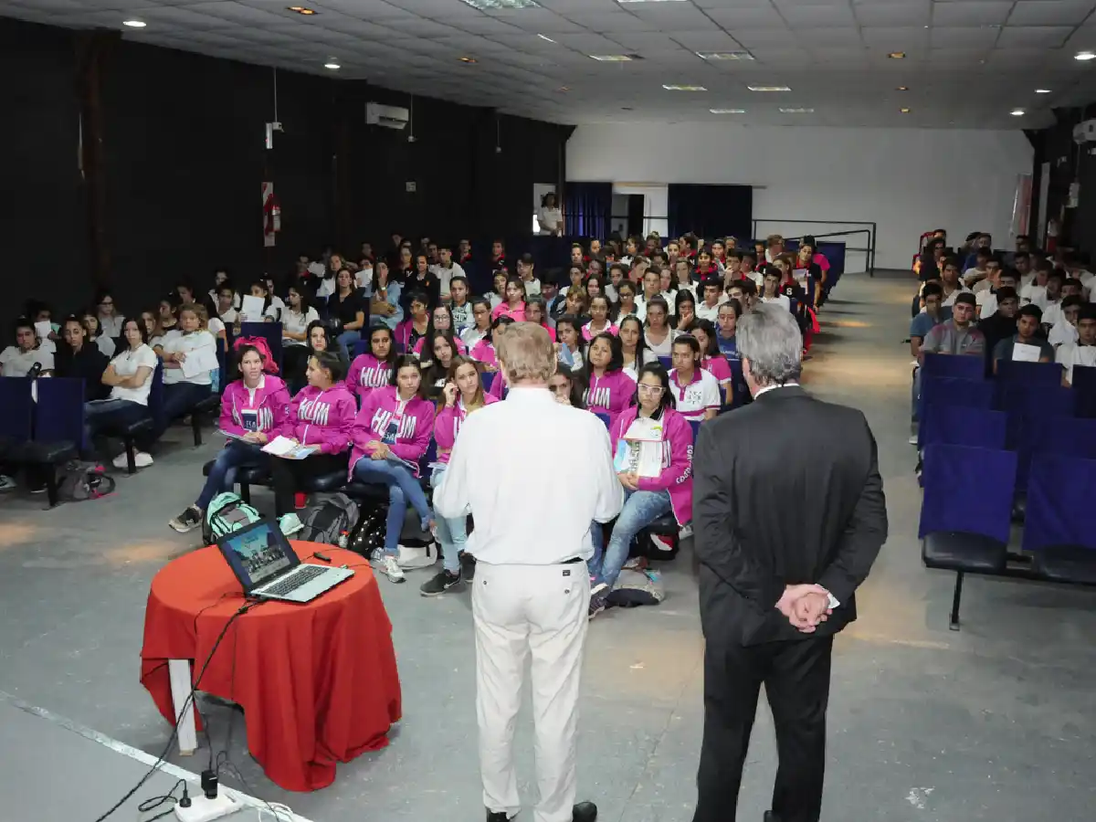  Jóvenes arroyitenses se capacitan para obtener su primera licencia de conducir 