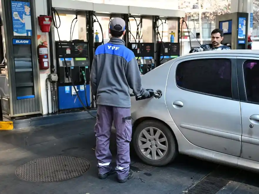 Solicitan informes sobre el destino de los fondos recaudados por el Impuesto a los Combustibles Líquidos