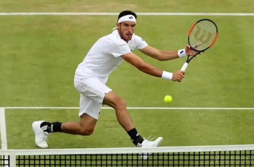 Leo Mayer tuvo un contundente debut y pasó a segunda ronda