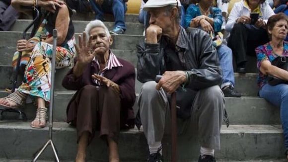 ALIMENTOS O MEDICINAS: la moral de los abuelos venezolanos golpeada por culpa de Maduro