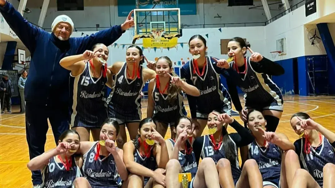 En U17. Rivadavia se apoderó del triangular al vencer a Huracán y Villa del Parque
