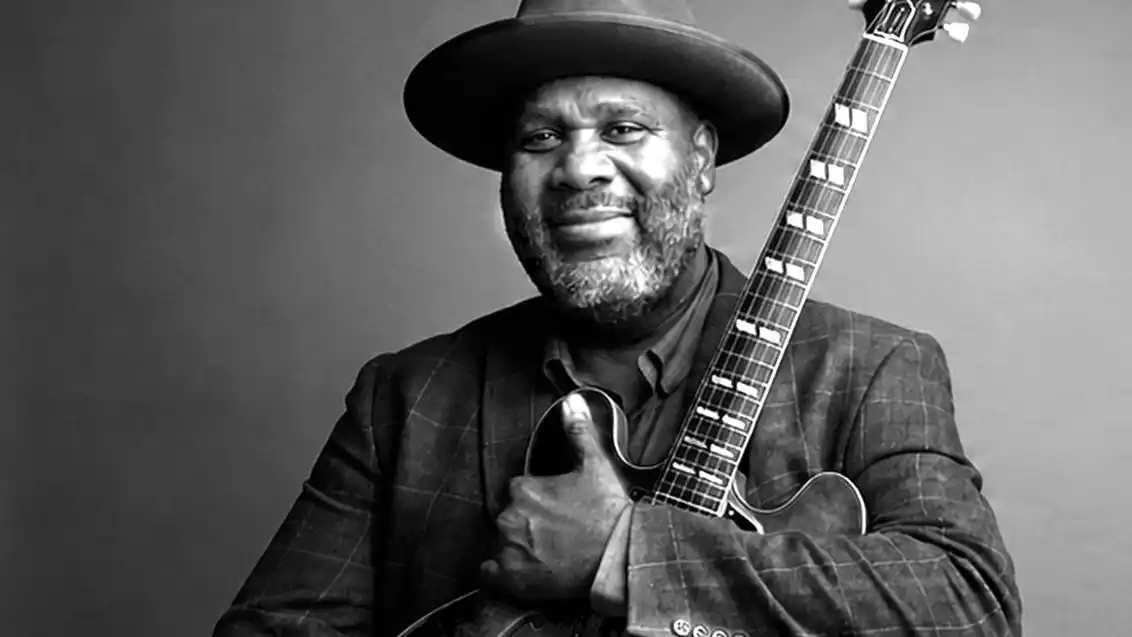 KIRK FLETCHER, llega a BAJO TIERRA Club de Jazz Internacional