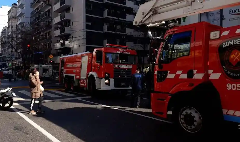 Incendio trágico: murió una mujer de 91 años calcinada y hay 32 vecinos afectados