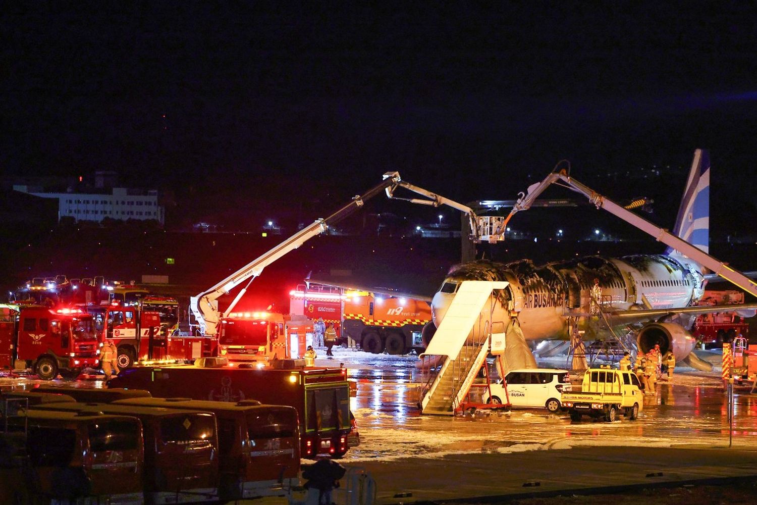 176 personas evacuadas por INCENDIO DE AVIÓN SURCOREANO (+Fotos)