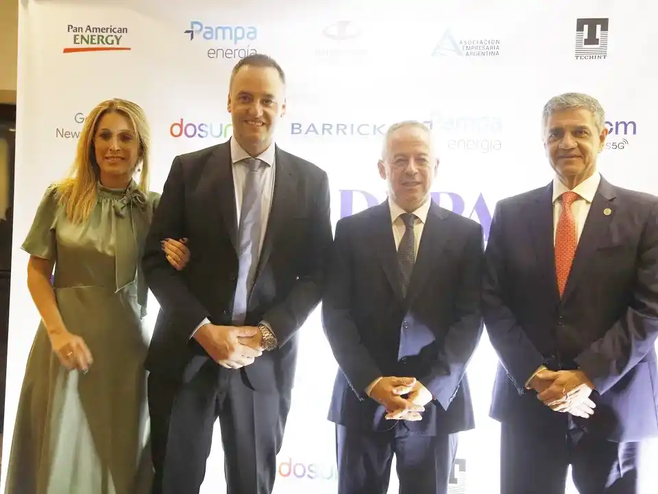 Adorni asistió a la cena anual de ADEPA y reafirmó el compromiso con la verdad