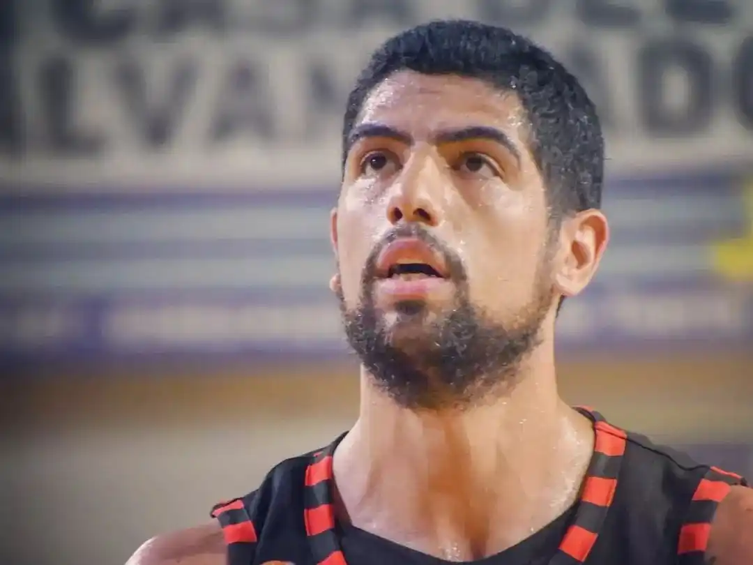 Manolo colgó las zapatillas y agarró definitivamente el pizzarrón.