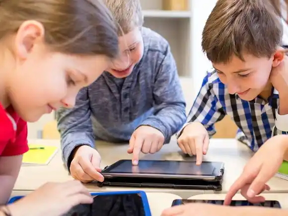 Inteligencia artificial en las escuelas: ¿un riesgo para los chicos?