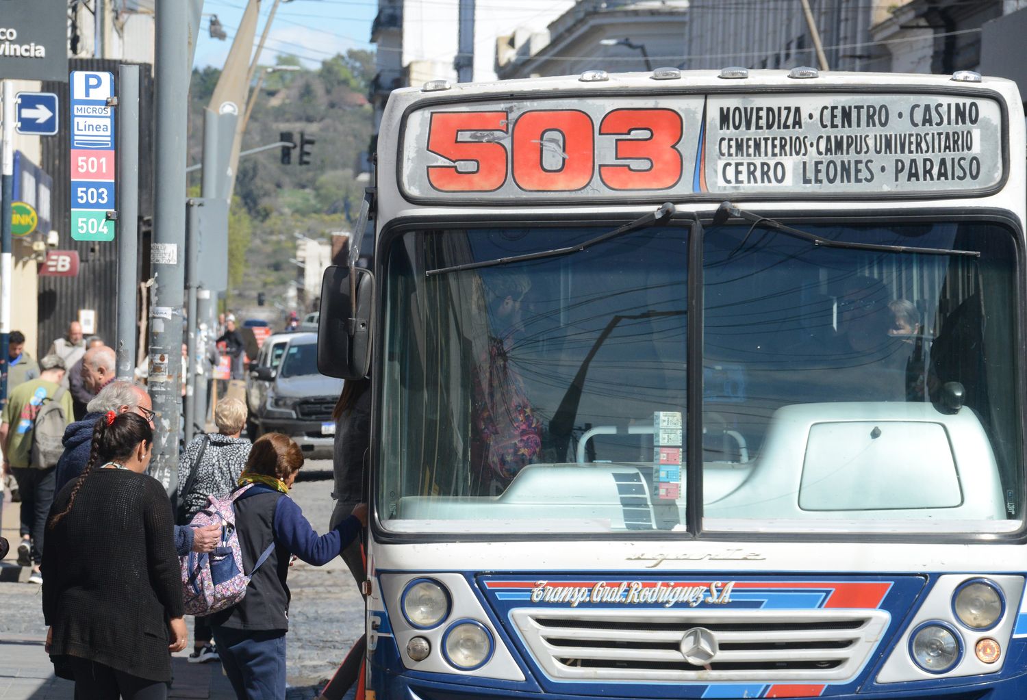 Tras casi una semana de paro, regresa el transporte nocturno a la ciudad.