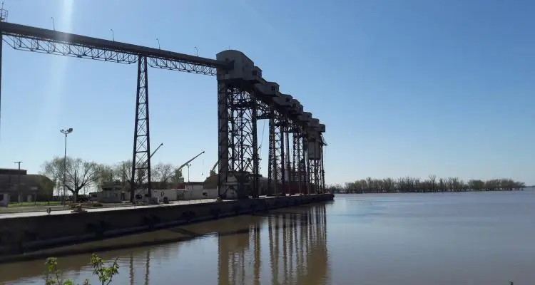 Un barco arribó al Puerto local con un marinero fallecido