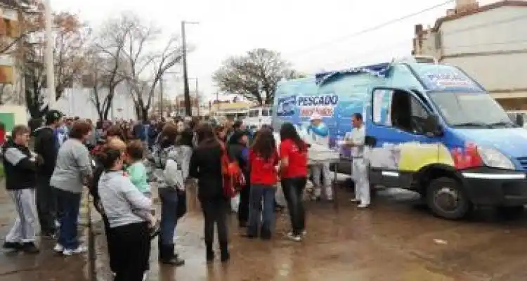 En cuatro horas vendieron todo el Pescado para Todos