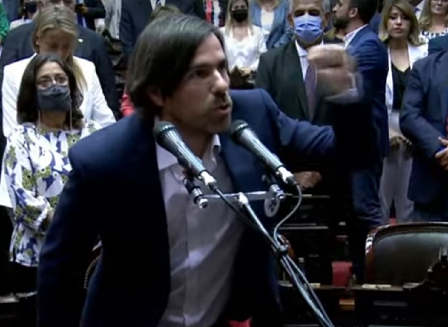 Del Caño juró como diputado nacional por “echar al FMI y desconocer la deuda”