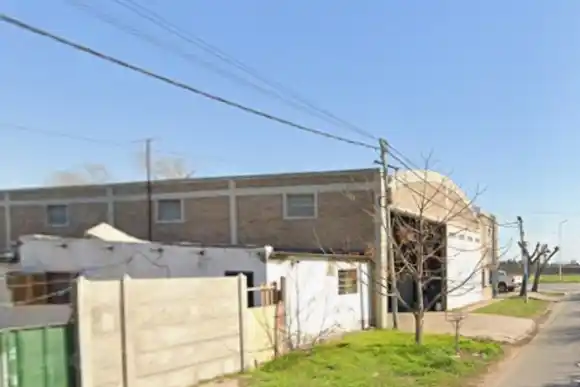 Encontraron sin vida a un hombre en un galpón e investigan si cayó desde el techo en un intento de robo