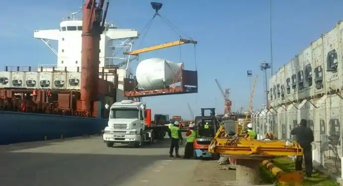 Terminal de Contenedores: descargan equipos alemanes