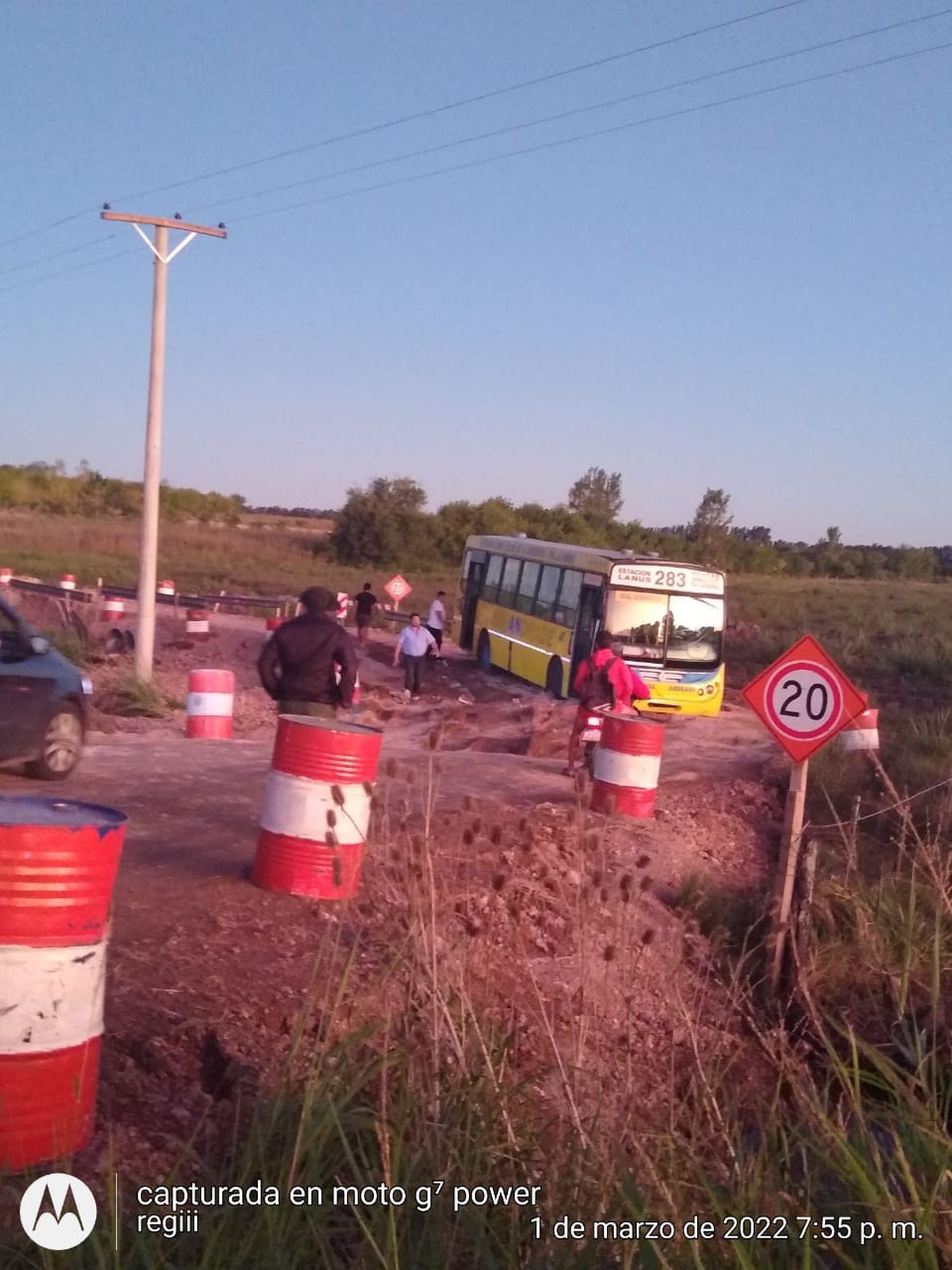 Camino a Vuelta de Obligado: se encajó un colectivo y volvieron a cortar