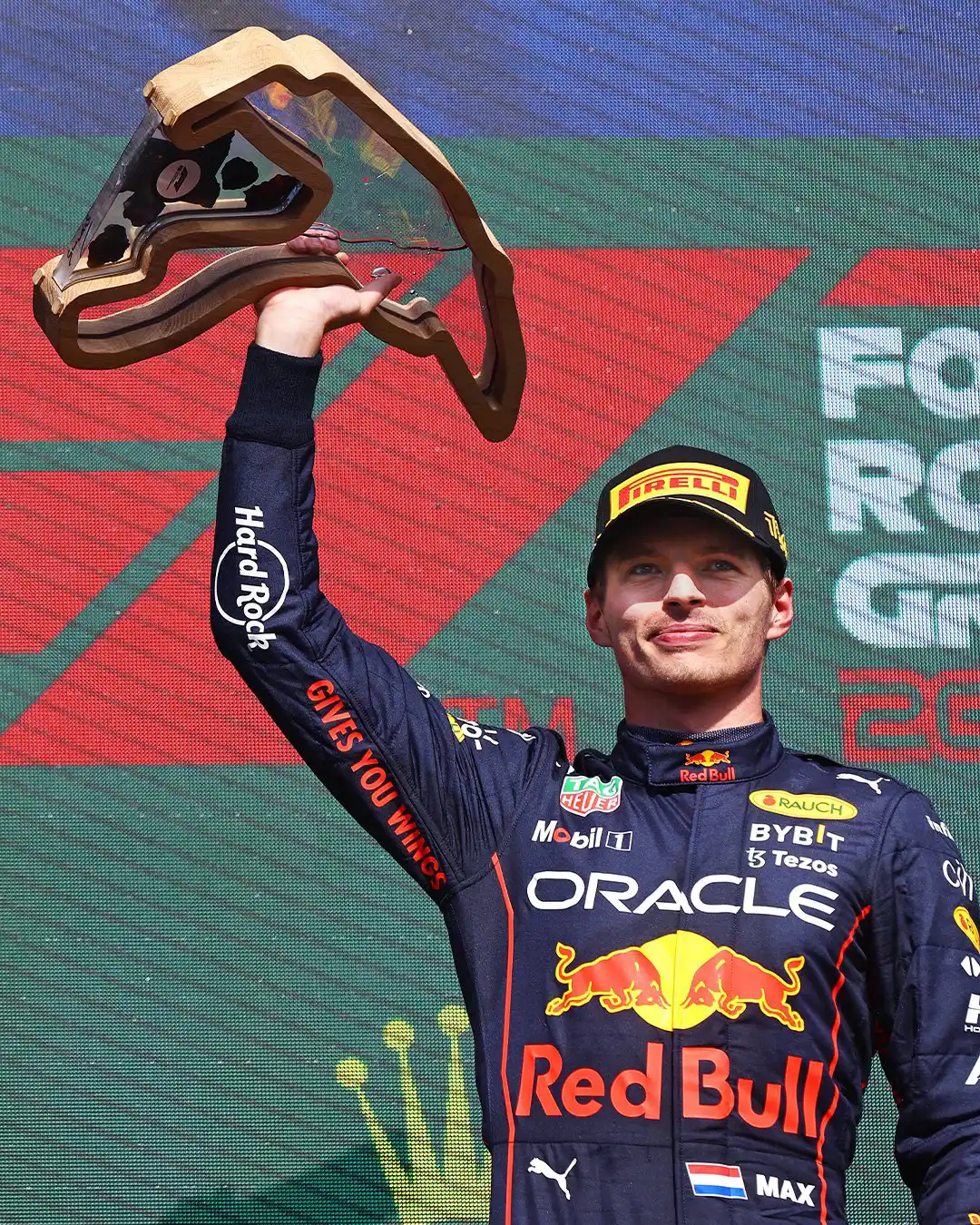 Verstappen se impuso luego de largar retrasado