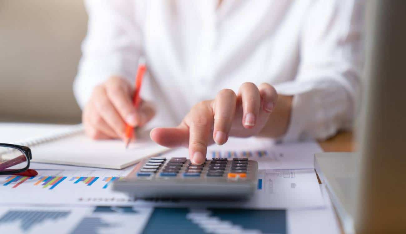 Casi la mitad del costo de tomar un préstamo bancario en la Argentina lo conforman impuestos