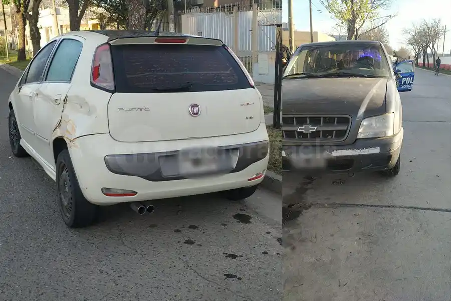 Un camión se llevó por delante dos vehículos estacionados en barrio Fasoli