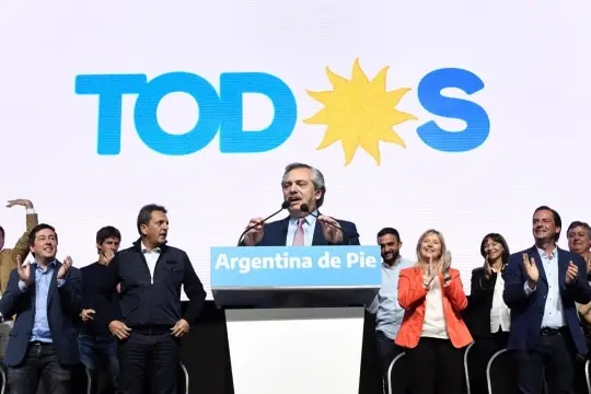 Mensaje a los ahorristas: Fernández dijo que respetará los depósitos en dólares