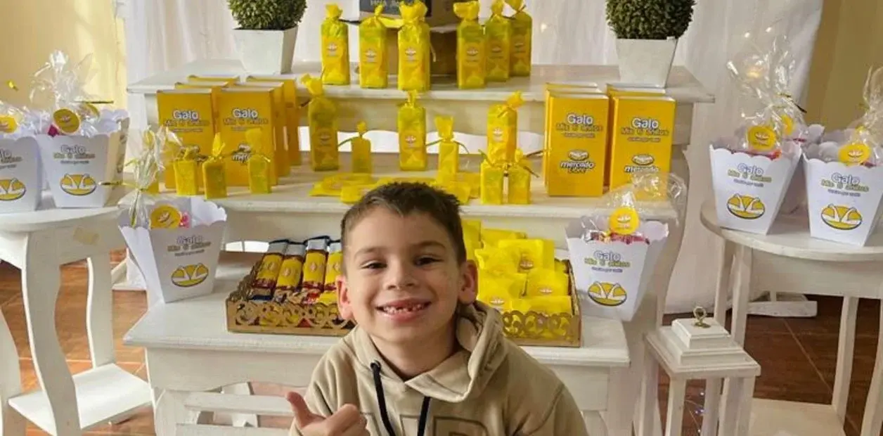 Curioso festejo: hizo un cumpleaños temático de Mercado Libre, las fotos se viralizaron y la empresa lo llenó de regalos