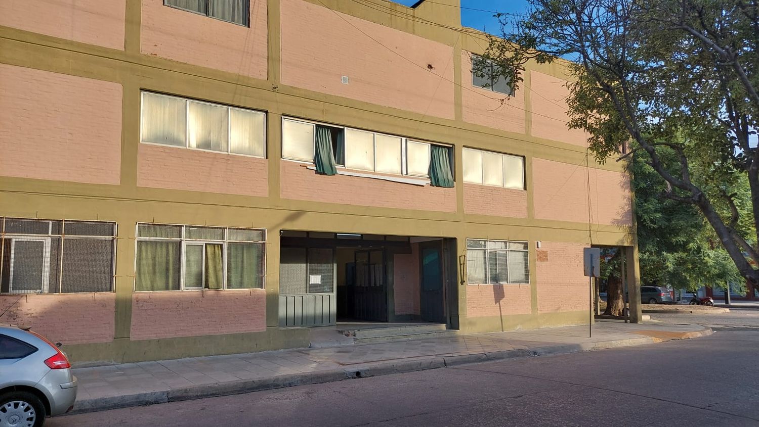 Ola de calor: el Industrial ya tiene agua y dejó a criterio de las familias la asistencia a clases