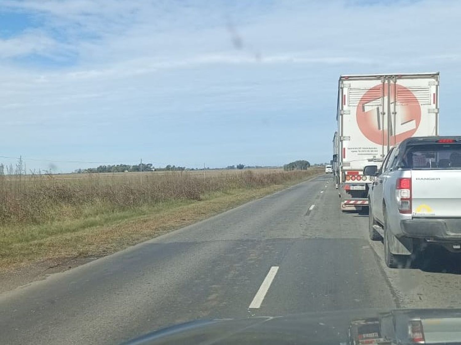 La Ruta 41 es el desvío oblifado hacia Ruta 8 para viajar de San Pedro a Buenos Aires, está colapsada y en mal estado. Foto: La Opinión.