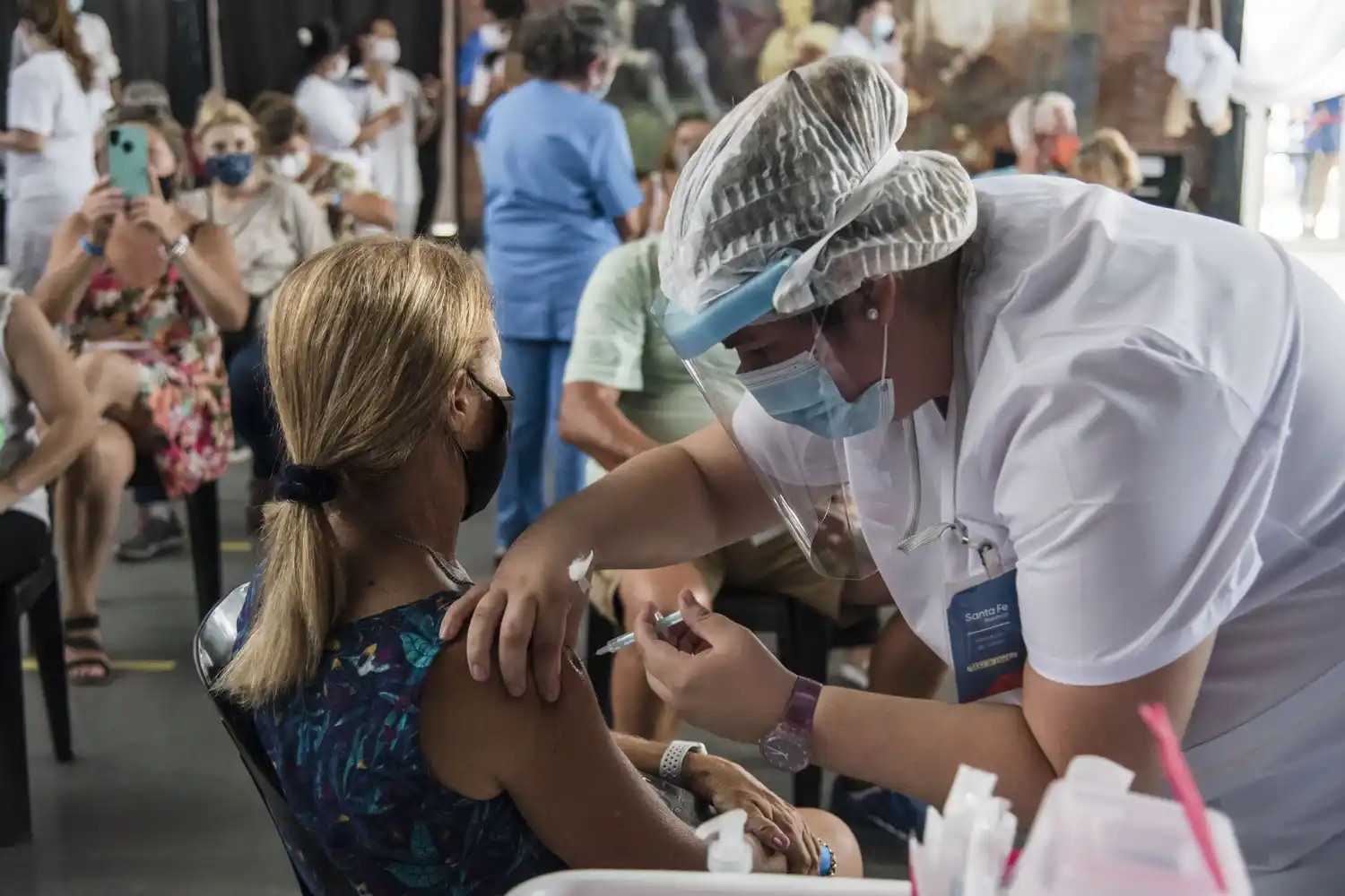 Rosario: mayores de 40 años pueden aplicarse la tercera dosis sin turno previo