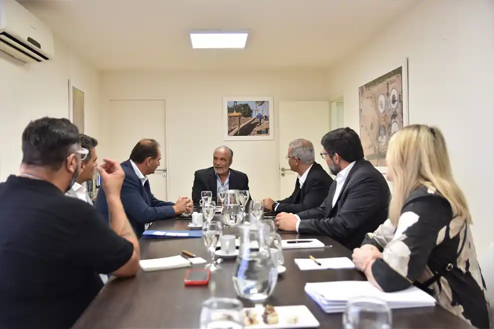 Autoridades provinciales se reunieron con representantes de la firma Iveco Group Argentina.