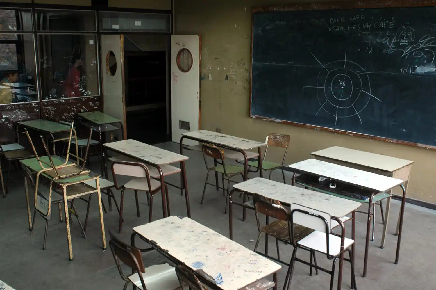 Jueves sin clases, con hospitales “a medias” y sin atención en la administración pública