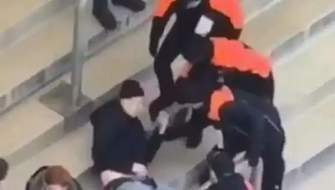 VIdeo: Hincha aburrido con el partido se masturbó en la tribuna