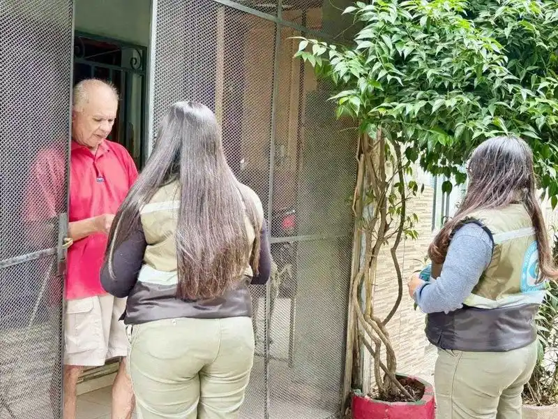 Inspectores ambientales recorren la ciudad para
concientizar y prevenir formación de basurales
