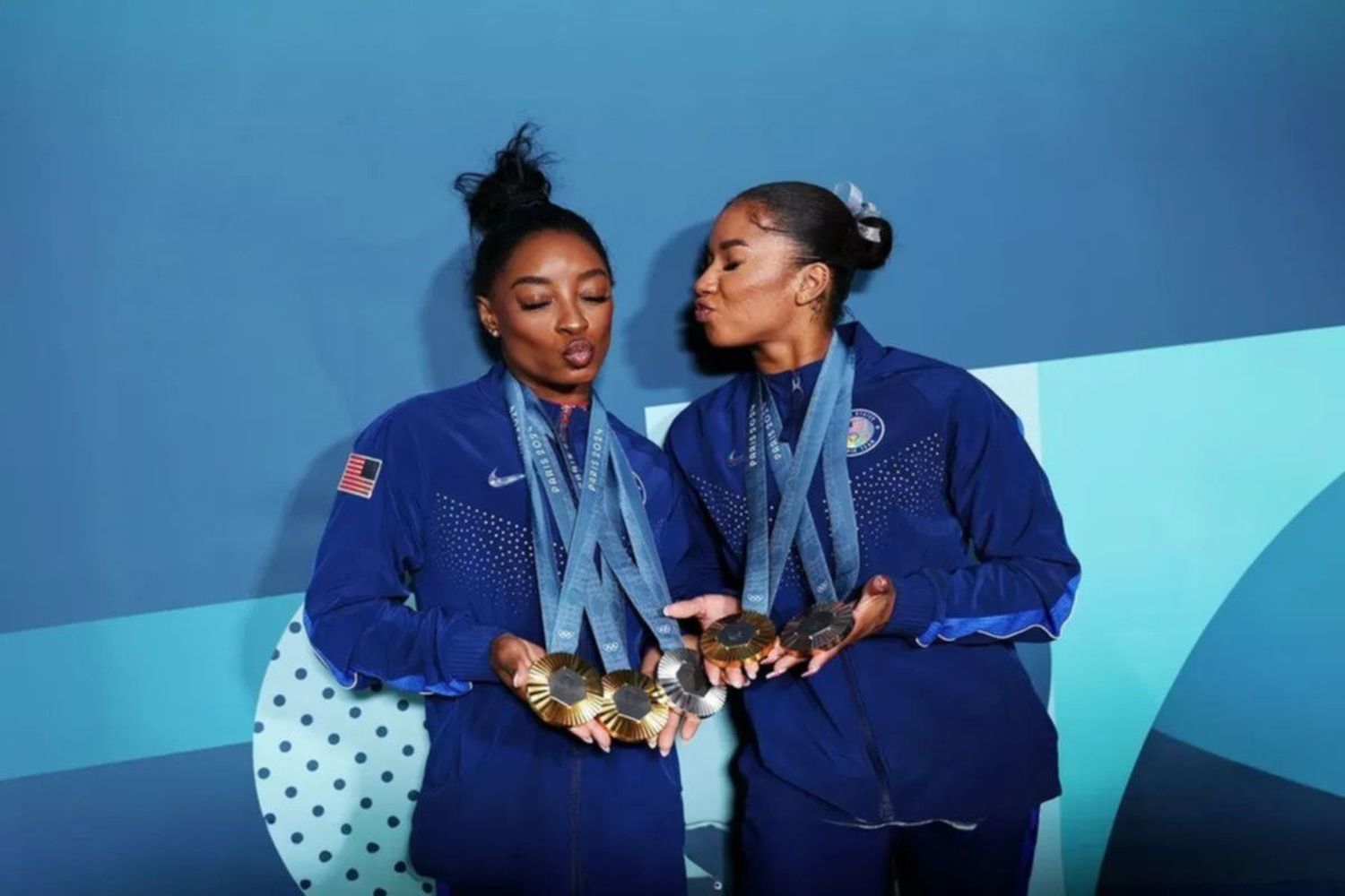 Simone Biles y Jordan Chiles lucen atrevidos pantalones cortos en París