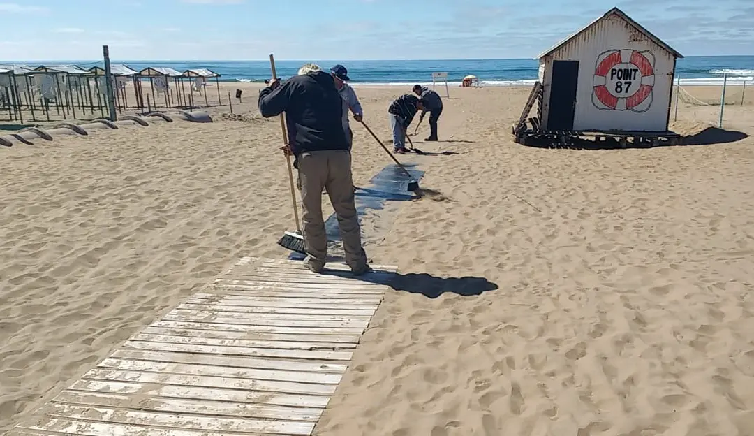 Bajada pública. Preparativos en la playa