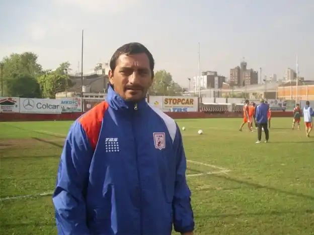 Violencia en el fútbol: Barras amenazaron al técnico de Morón