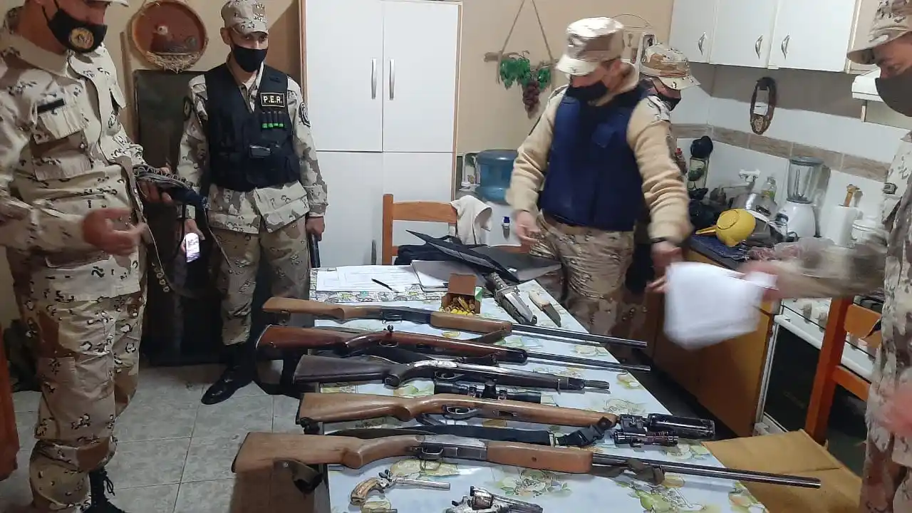 Tres brigadas se unieron en un mega operativo: secuestraron un importante número de armas