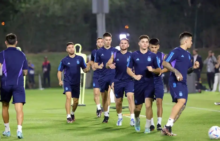 Argentina se enfrenta a Polonia por un lugar en octavos de final