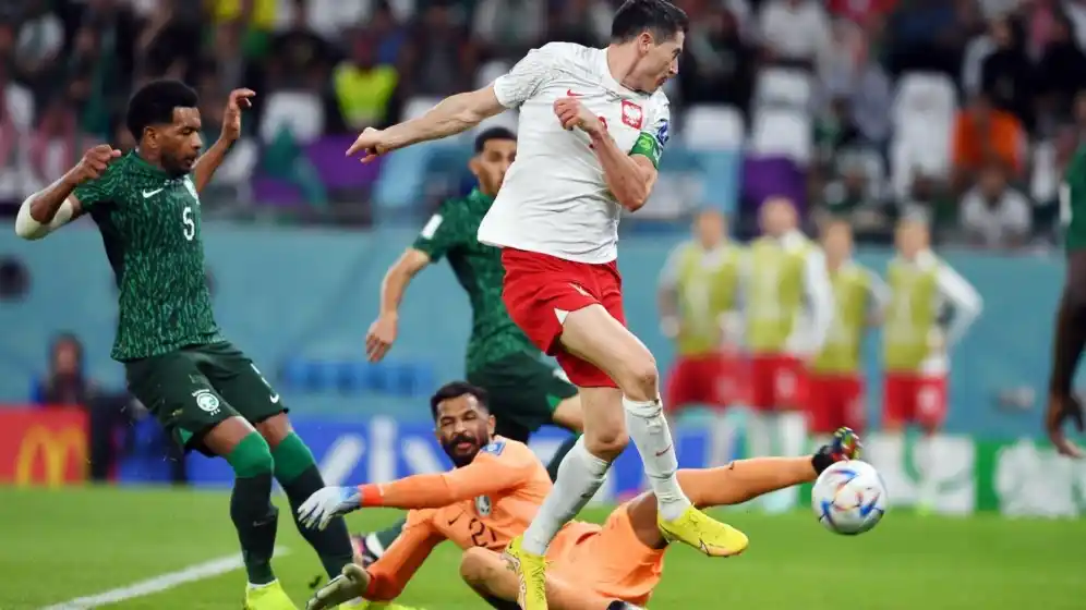 Polonia venció a Arabia Saudita en un duelo clave y le metió presión a la Argentina