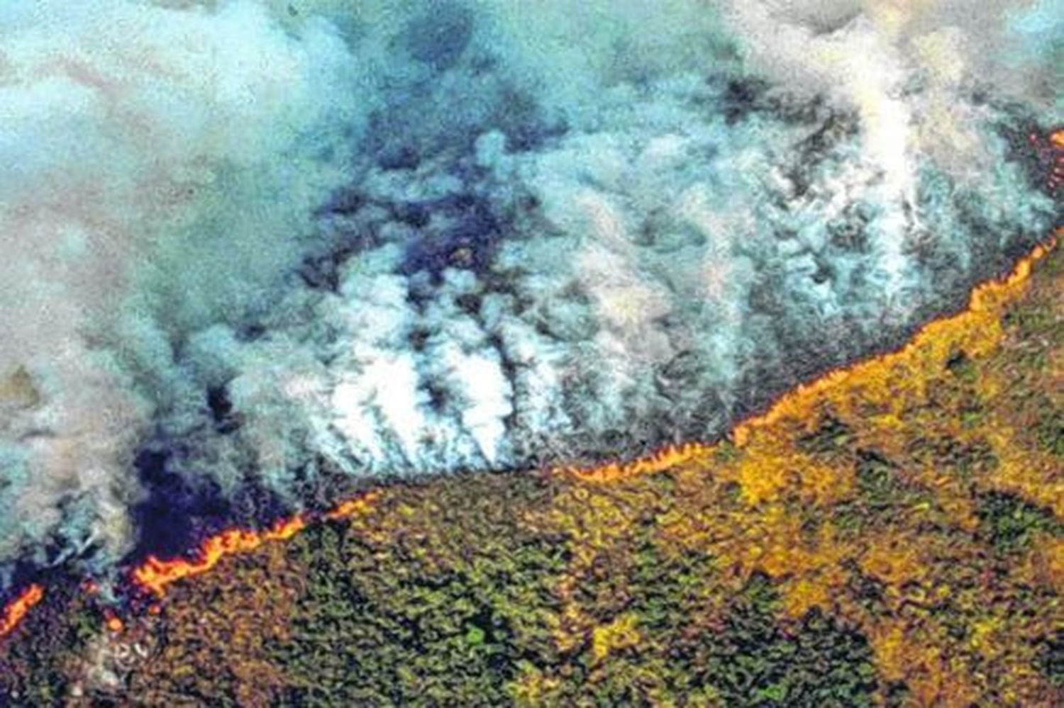 Meteoróloga sobre la presencia del humo en el centro del país: "Se espera que el miércoles llegue un frente frío y que empuje el humo hacia el norte"