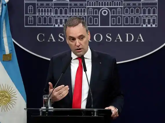 Adorni negó que la reforma laboral modifique la Ley de Empleo Público y fijó postura sobre el monotributo