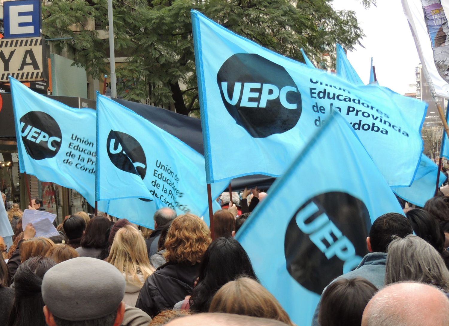 Descuentan el día a los docentes que adhirieron al paro