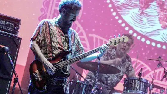 Los Espíritus en un show vibrante y psicodélico